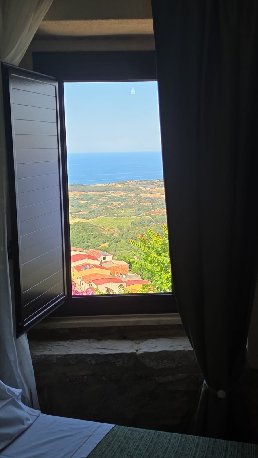 Camera della Torre — vista mare dalla finestra